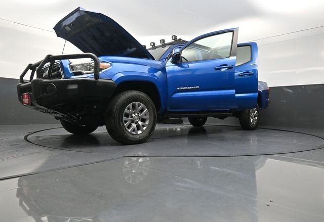 Used 2018 Blue Toyota SR5 image 41