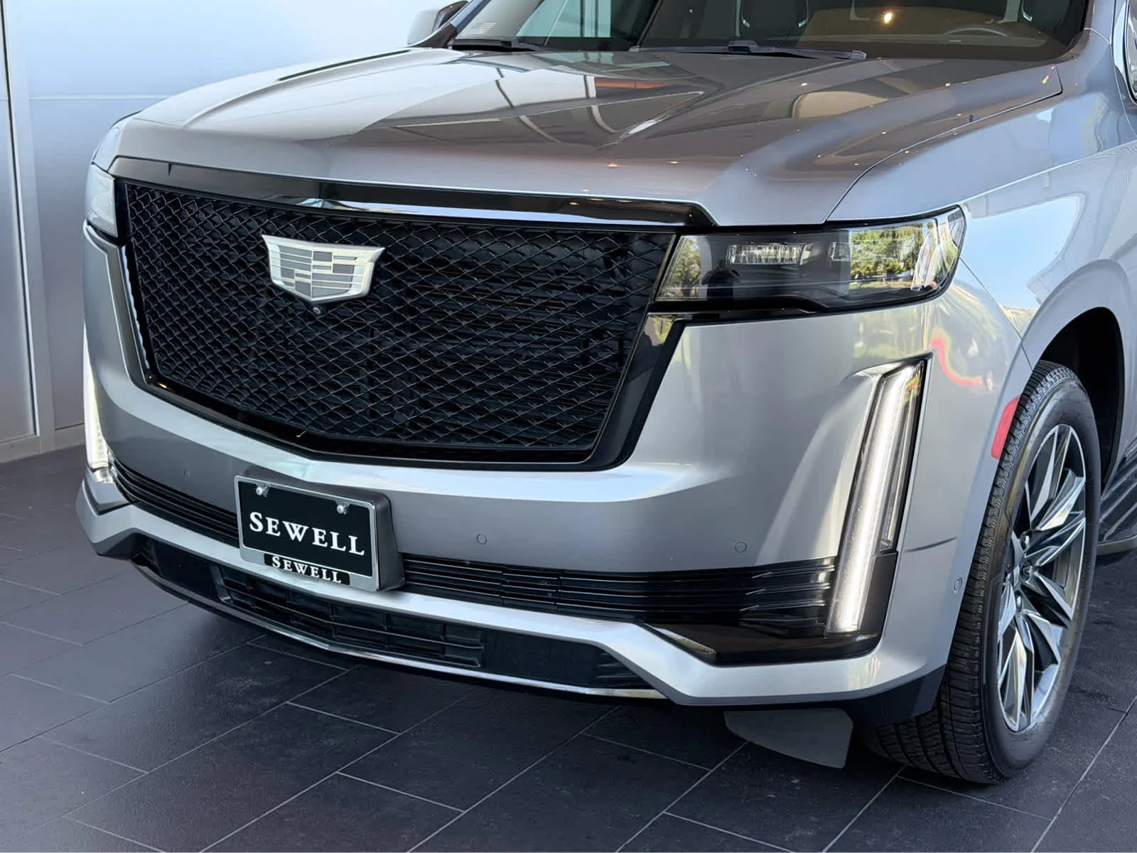 Used 2021 SATIN STEEL METALLIC Cadillac Sport image 7