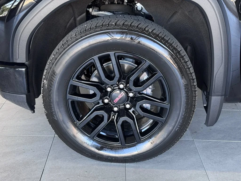 Used 2026 Onyx Black GMC Elevation image 4