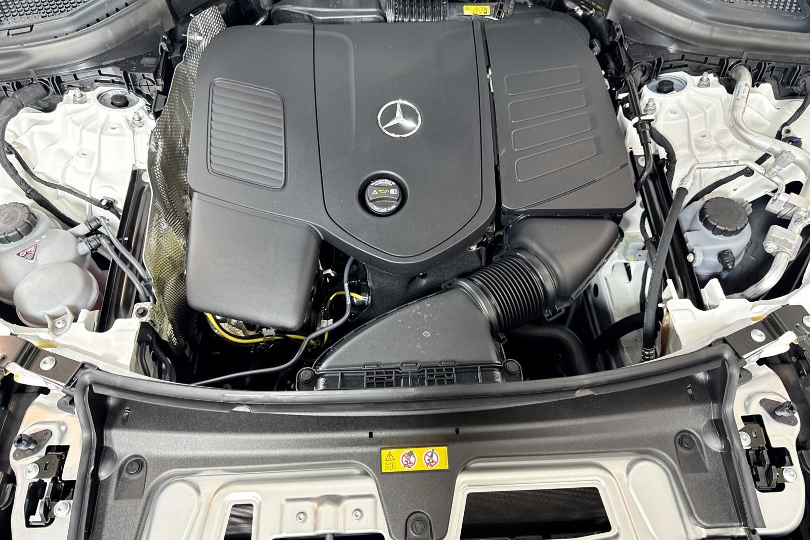 New 2026 Polar White Mercedes-Benz GLC 300 image 27