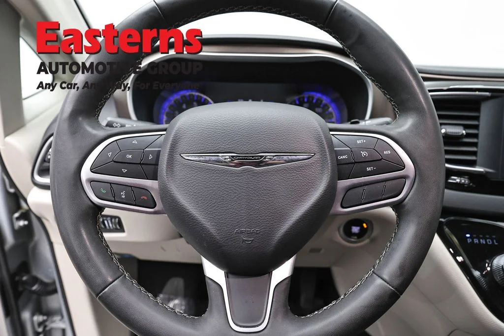 Used 2023 Silver Chrysler LX image 10