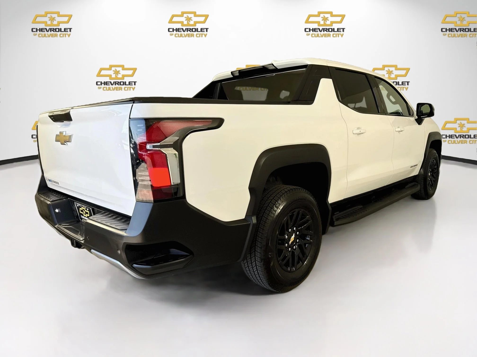 Used 2026 Summit White Chevrolet LT - Extended Range image 8