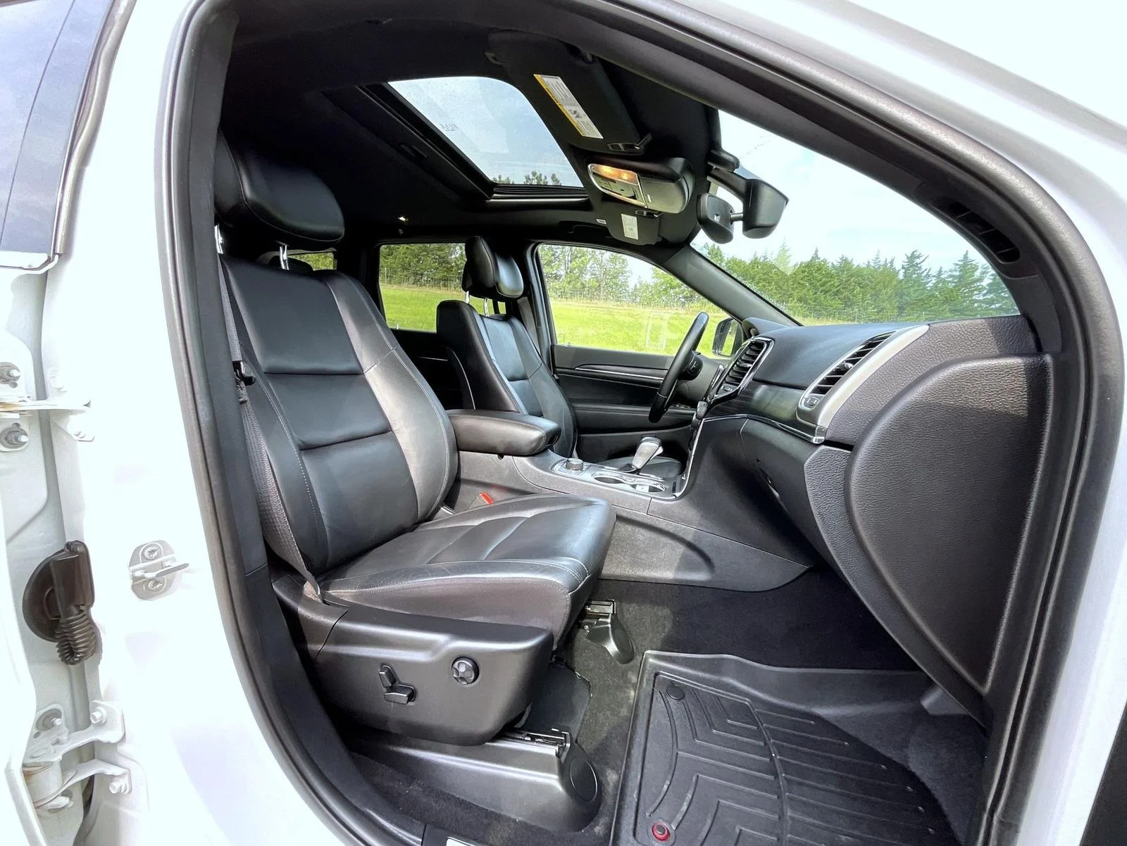 Used 2020 White Jeep Limited image 16