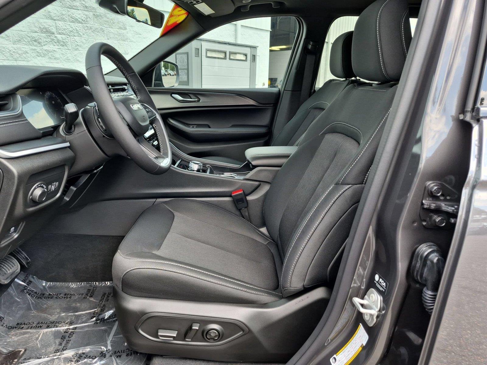 New 2026 Baltic Gray Metallic Clear-Coat Exterior Paint Jeep Laredo X image 17
