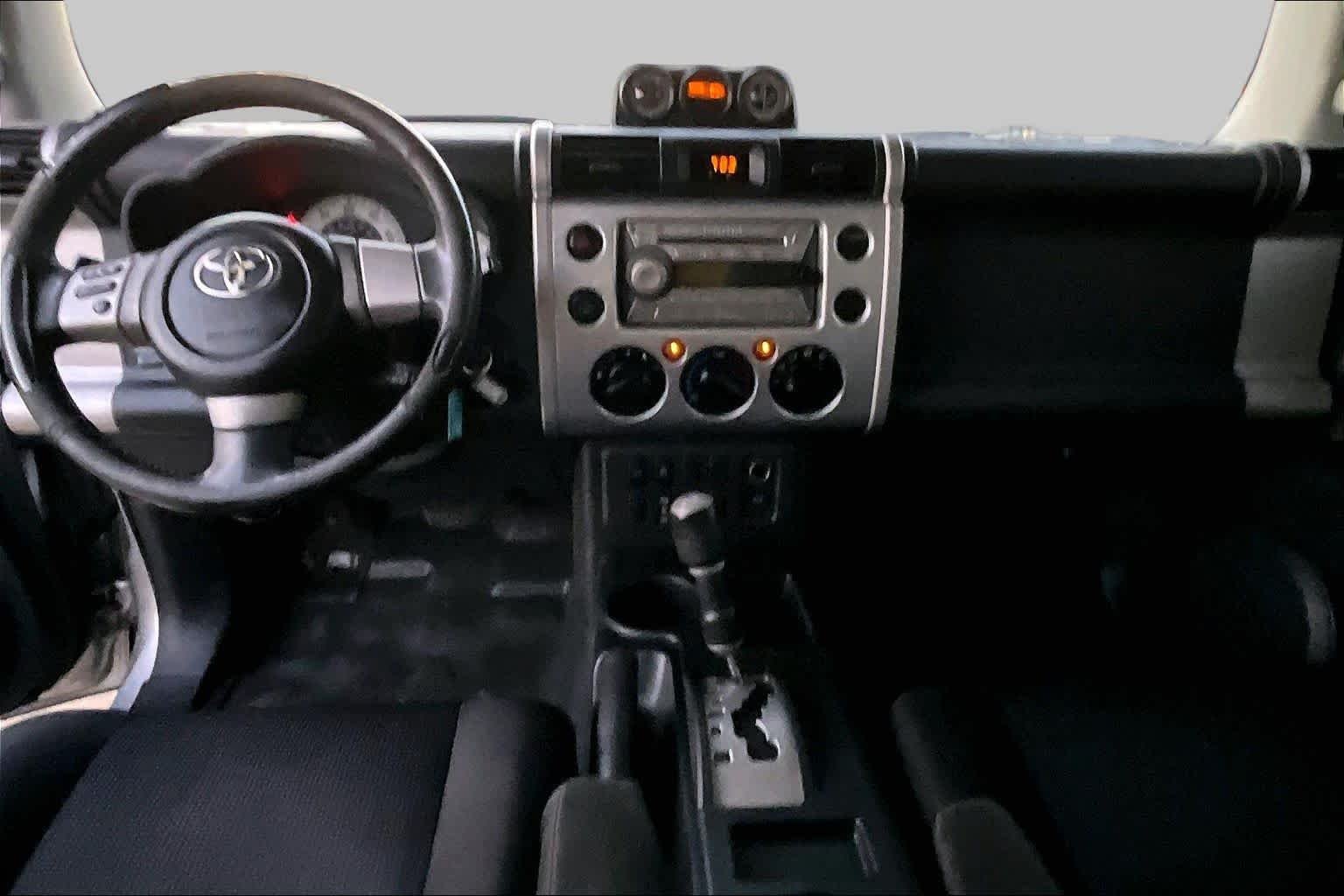 Used 2008 White/Titanium Metallic Toyota  image 15