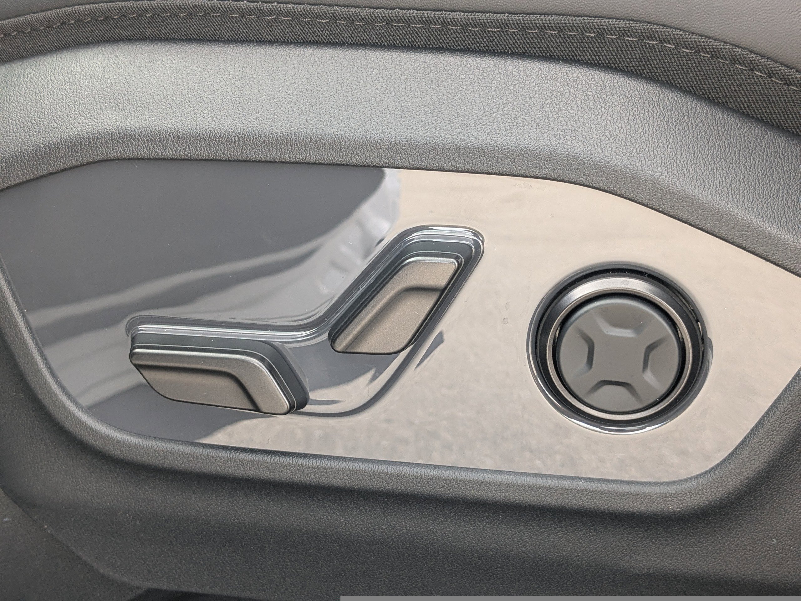 New 2027 Glacial White Pearl Kia X-Line EX image 27