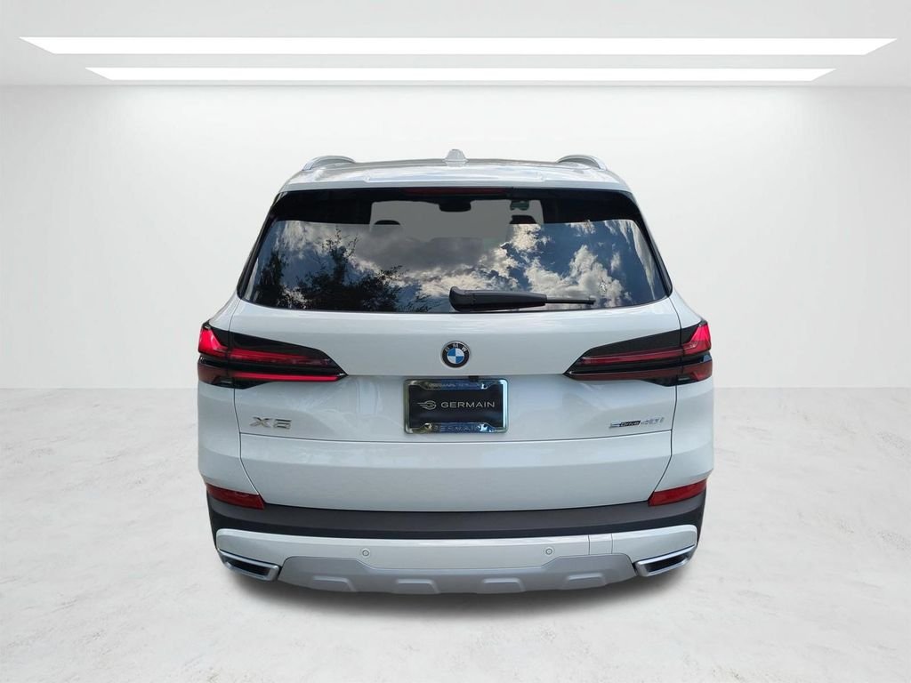 New 2026 Alpine White BMW sDrive40i image 5