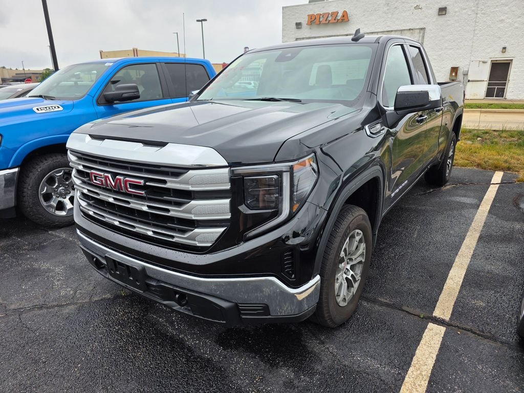 Used 2026 Onyx Black GMC SLE image 2