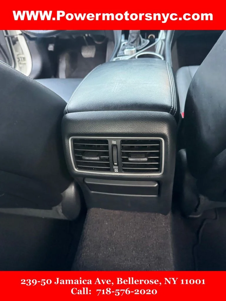 Used 2018 White INFINITI 3.0t LUXE image 29