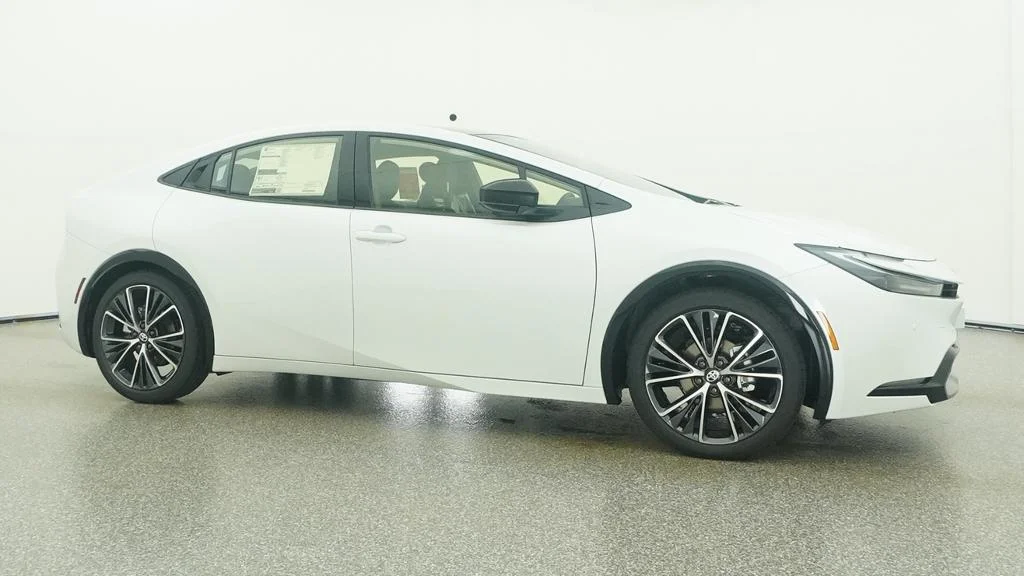 New 2027 Wind Chill Pearl Toyota XLE image 25