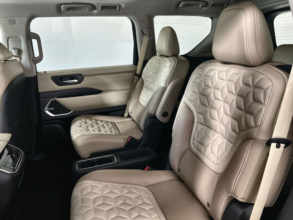 New 2026 Aspen White TriCoat Nissan Platinum image 25