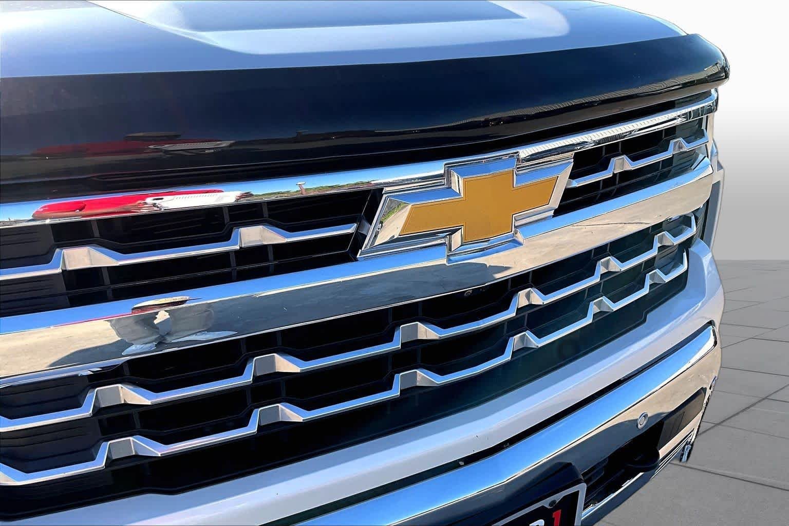 Used 2023 Iridescent Pearl Tricoat Chevrolet LTZ image 30
