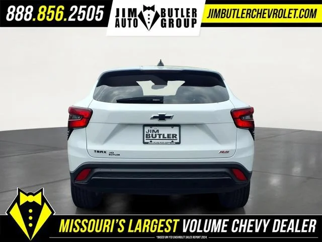 Used 2024 Summit White Chevrolet 1RS image 21