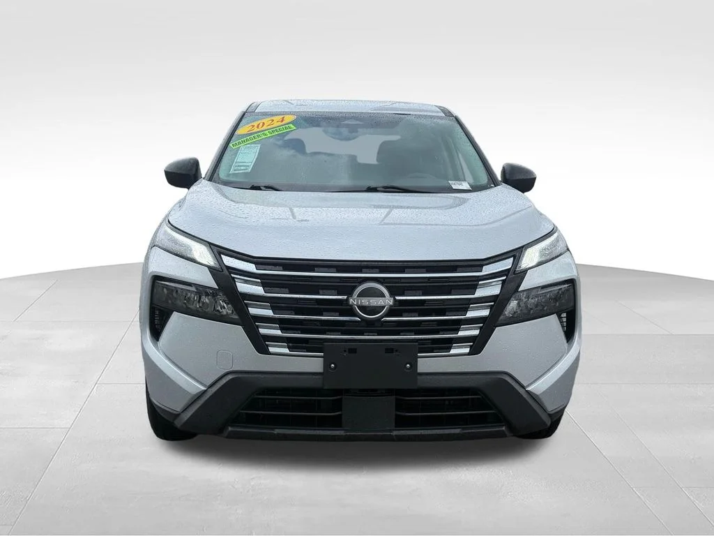 Used 2024 Silver Nissan S image 25