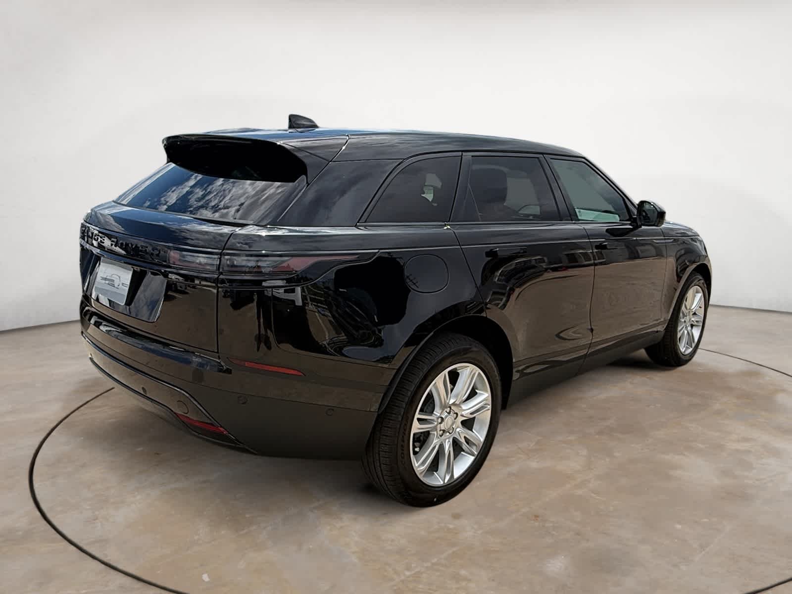 New 2026 Santorini Black Land Rover S image 5