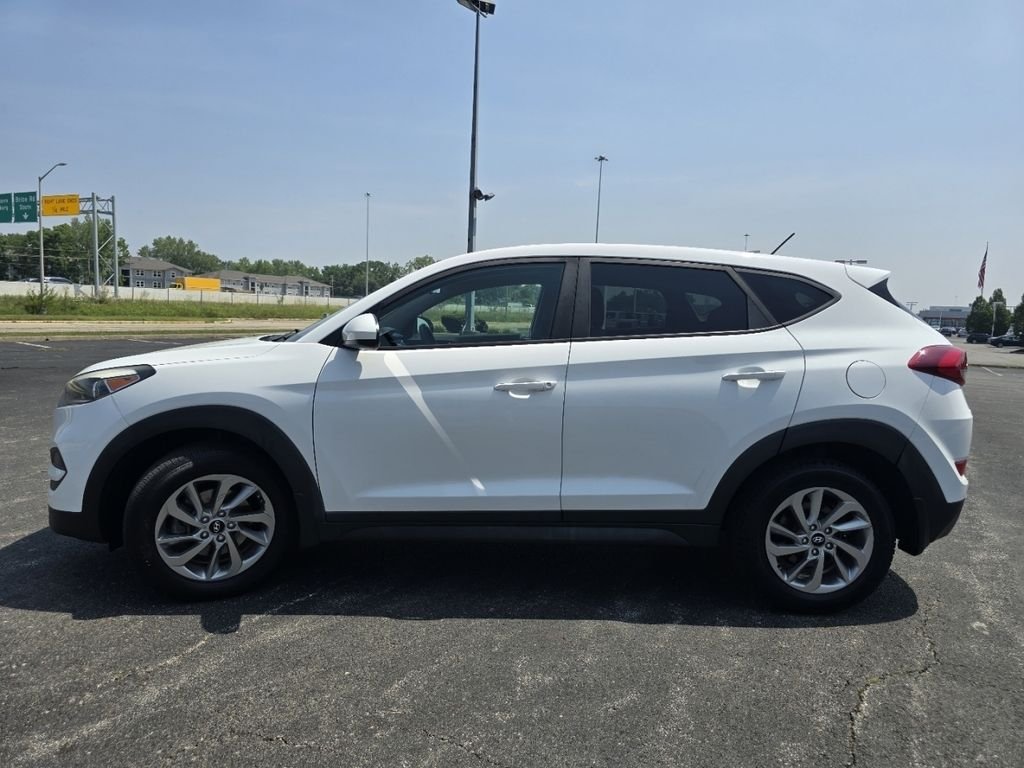 Used 2018 White Hyundai SE image 11
