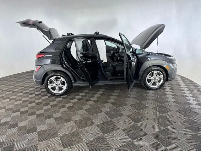 Used 2022 Black Hyundai SEL image 21