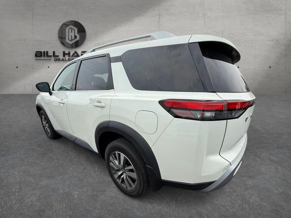 Used 2022 White Nissan SL image 7
