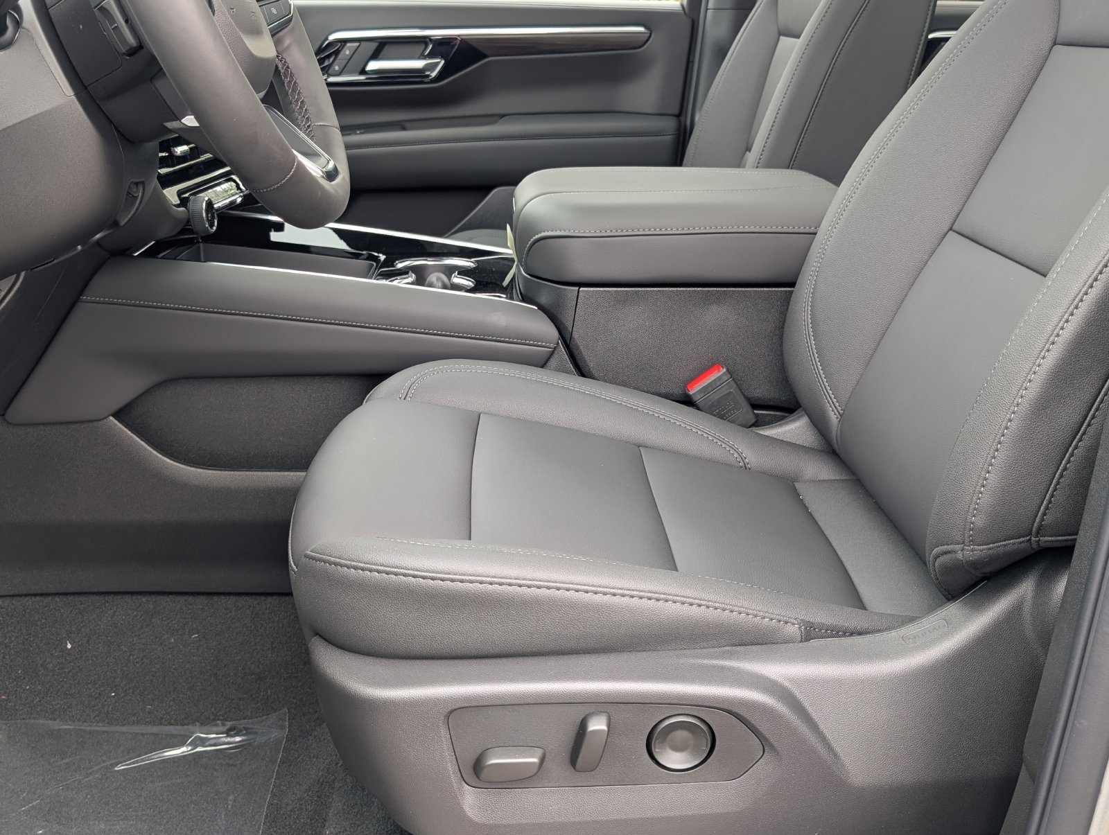 2027 Chevrolet Tahoe Z71 - Photo 7