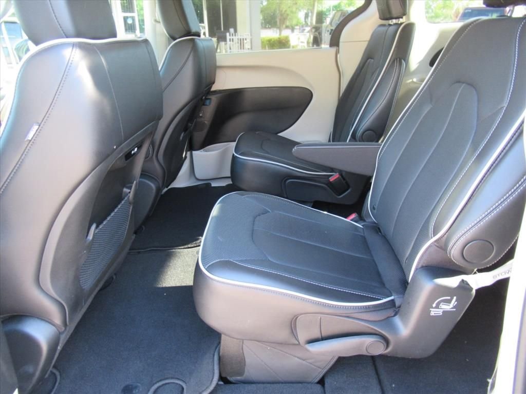 Certified Used 2024 Silver Chrysler Limited image 15