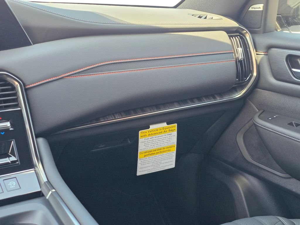 New 2026 Aspen White TriCoat / Super Black Two-tone Nissan PRO-4X® image 19