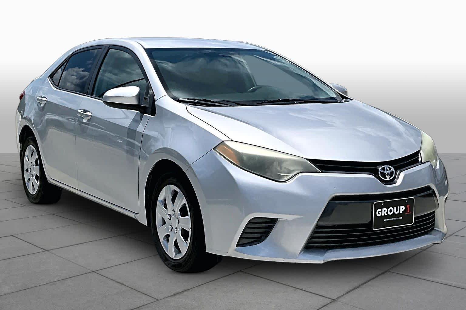 Used 2016 Classic Silver Metallic Toyota LE image 3