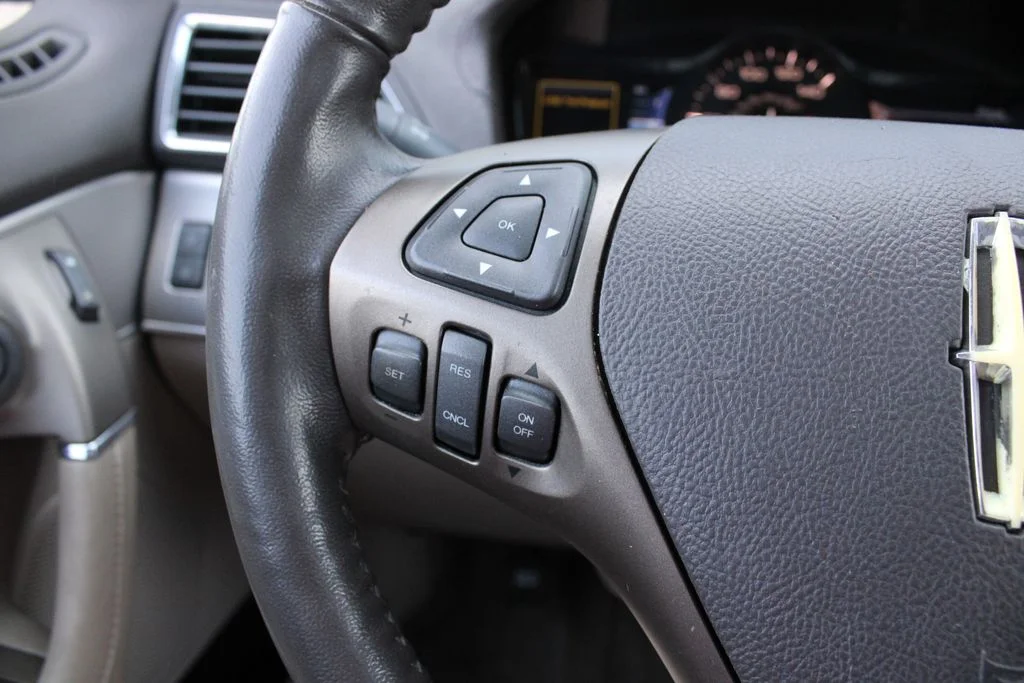 Used 2012 Beige Lincoln Base image 13