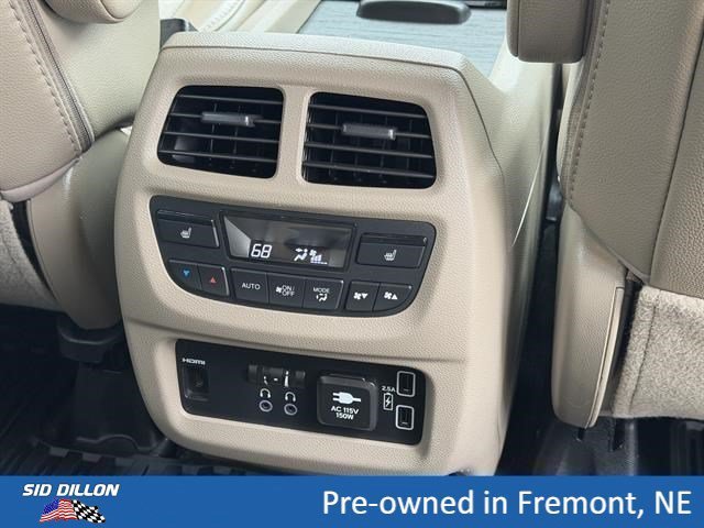 Used 2020 Platinum White Pearl Honda Touring 7-Passenger image 19