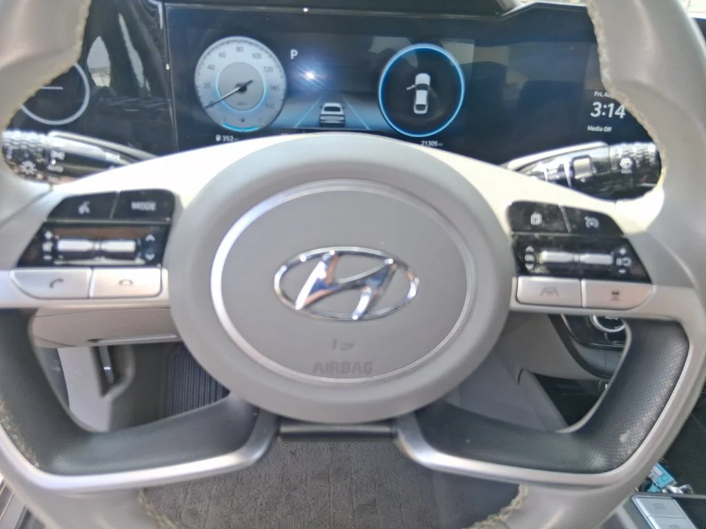 Used 2023 Silver Hyundai SEL image 12