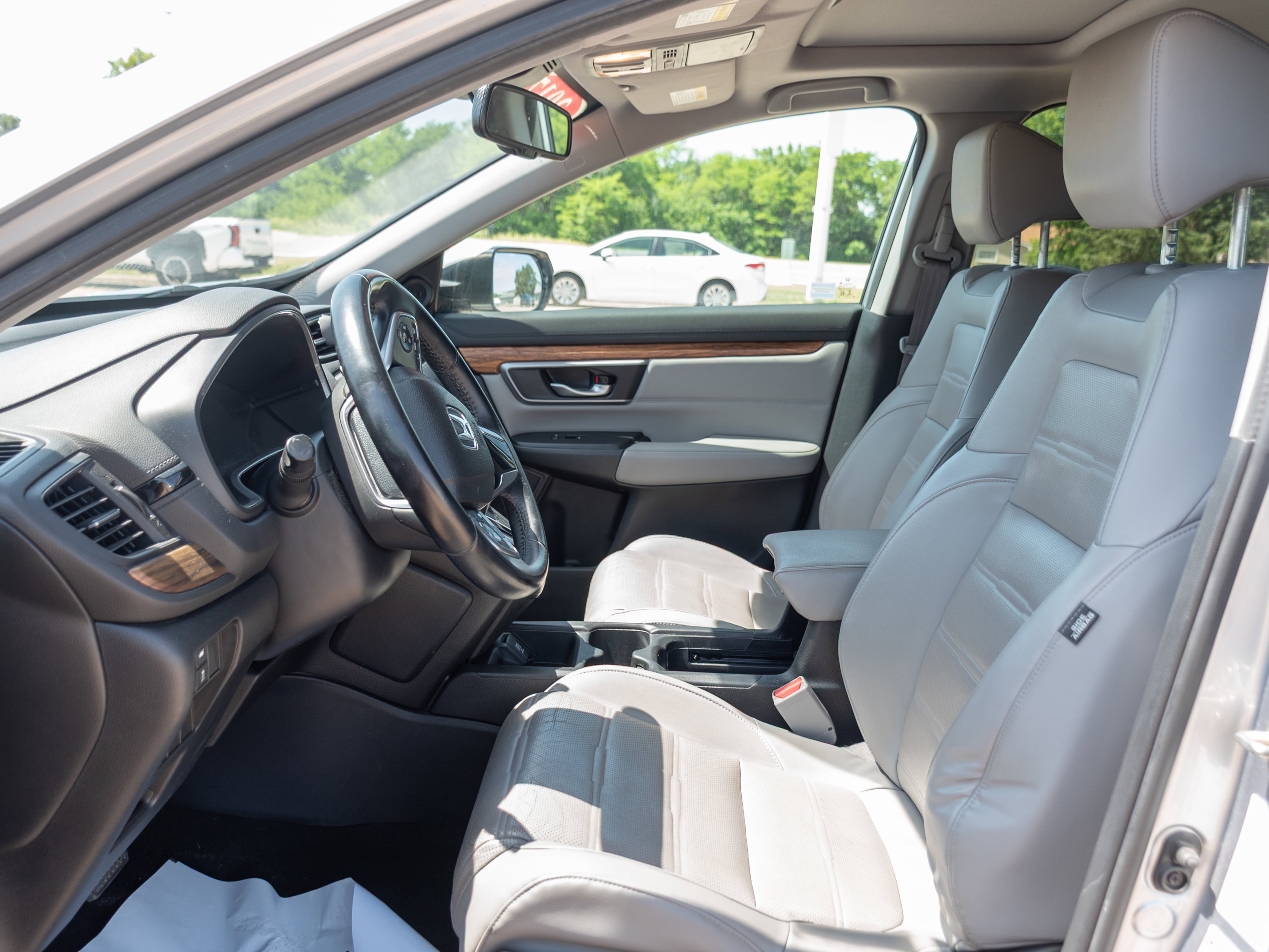 Used 2017 Silver Honda Touring image 8