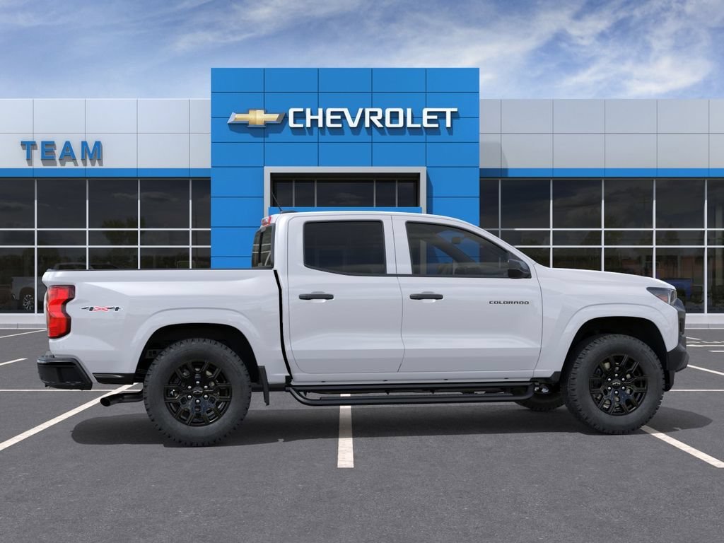 New 2026 Summit White Chevrolet WT image 5