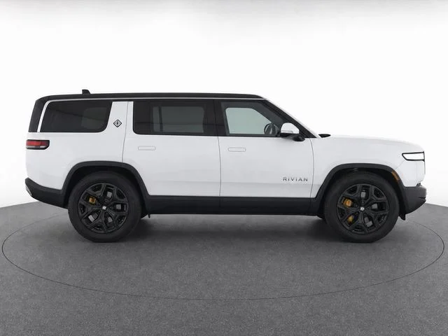 Used 2024  Rivian Adventure image 4