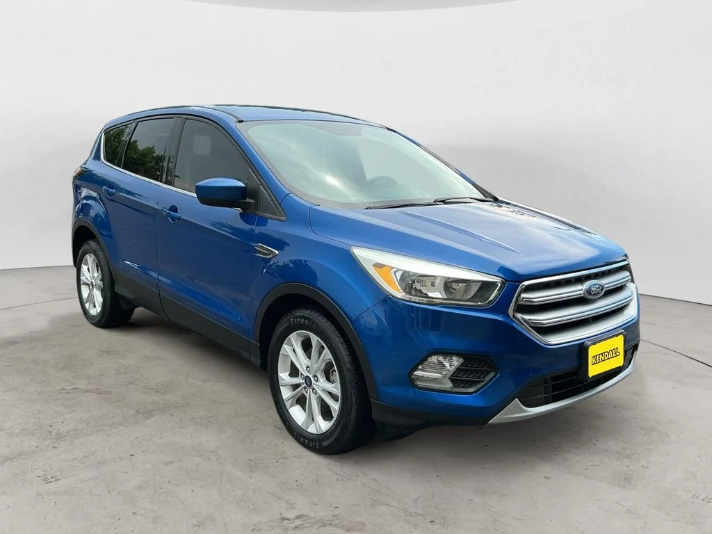 Used 2017 Blue Ford SE image 3