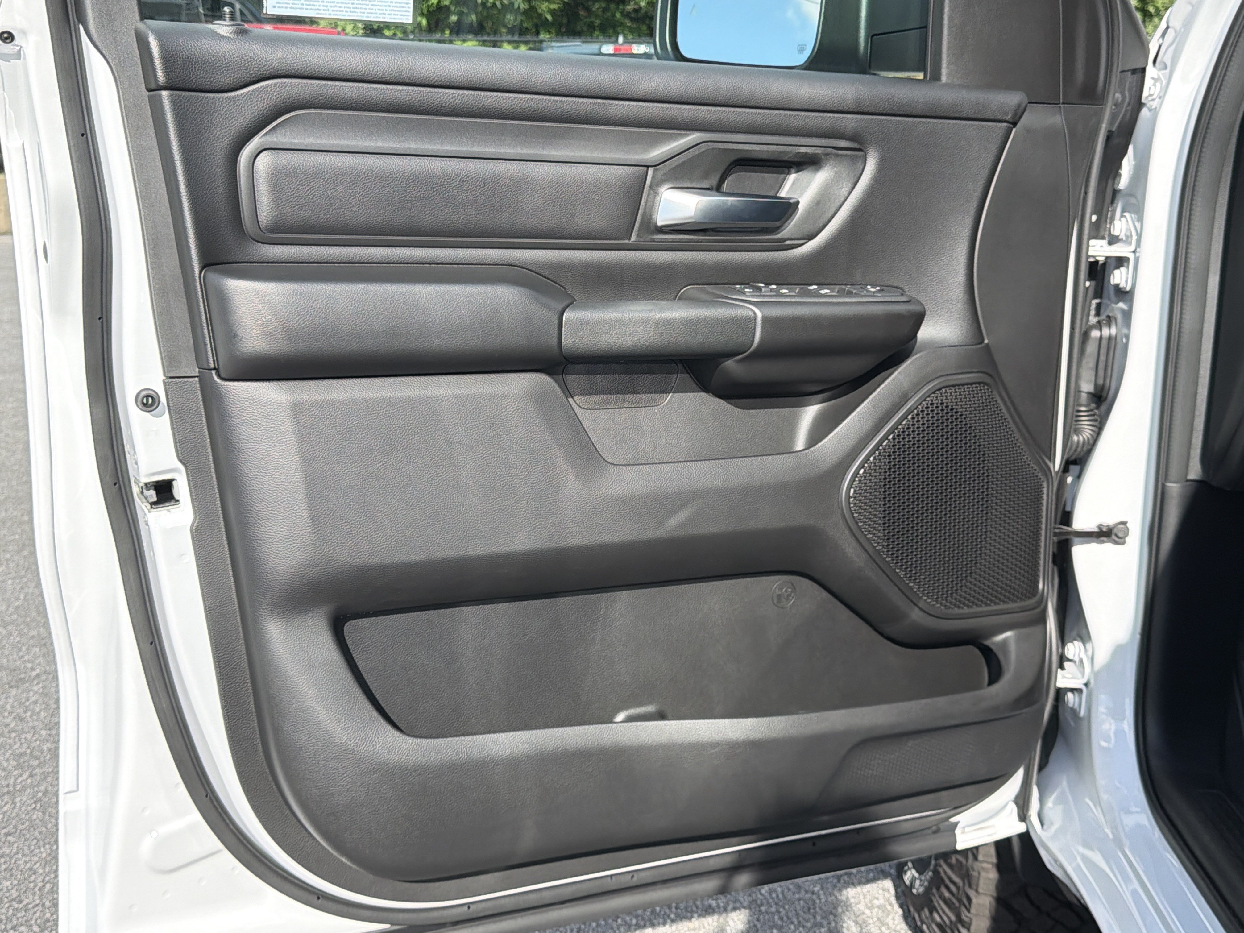 New 2026 Bright White Clear-Coat Exterior Paint RAM Warlock image 12