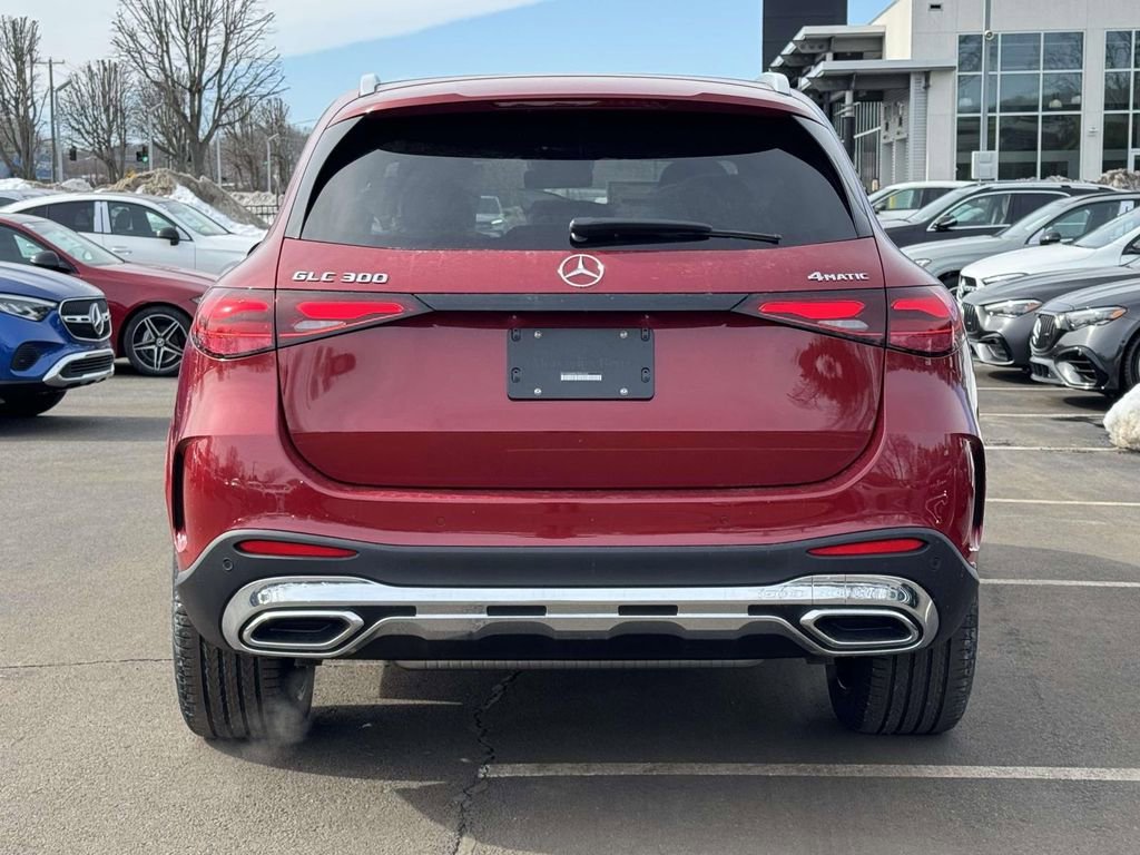 New 2026 MANUFAKTUR Patagonia Red Metallic Mercedes-Benz GLC 300 image 9