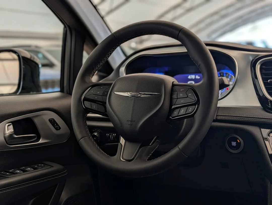Used 2025 Grey Chrysler Limited - - FWD - Nappa Leather - Full Sunroof - Blind Spot & More! image 16