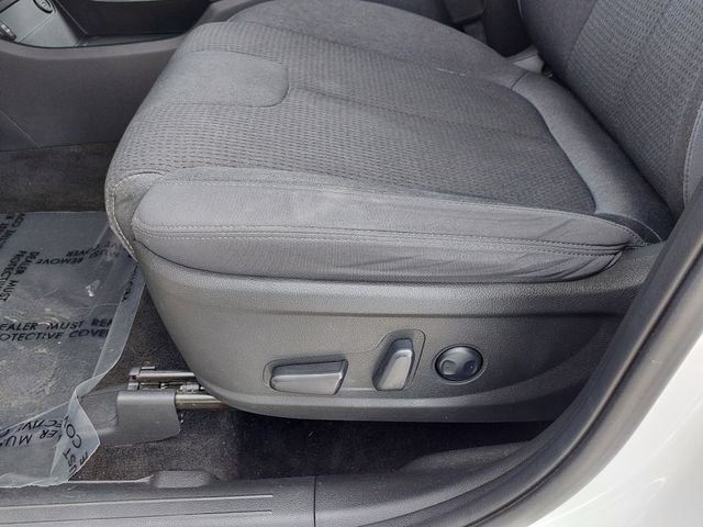 Used 2023 White Hyundai SEL image 19