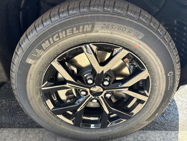 New 2026 Diamond Black Crystal Pearl-Coat Exterior Paint Jeep Altitude image 28