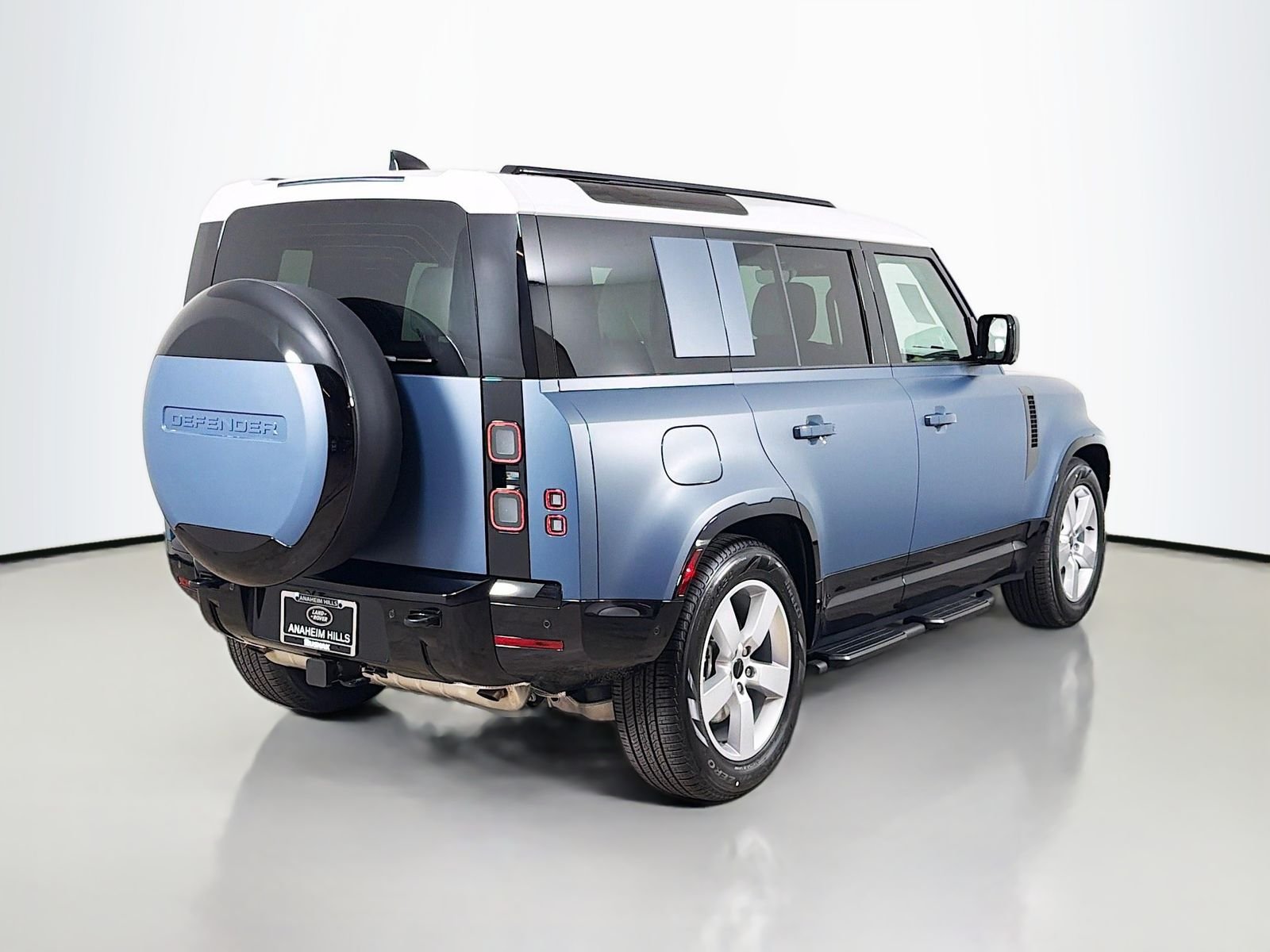 New 2026 Tasman Blue Land Rover X-Dynamic SE image 5