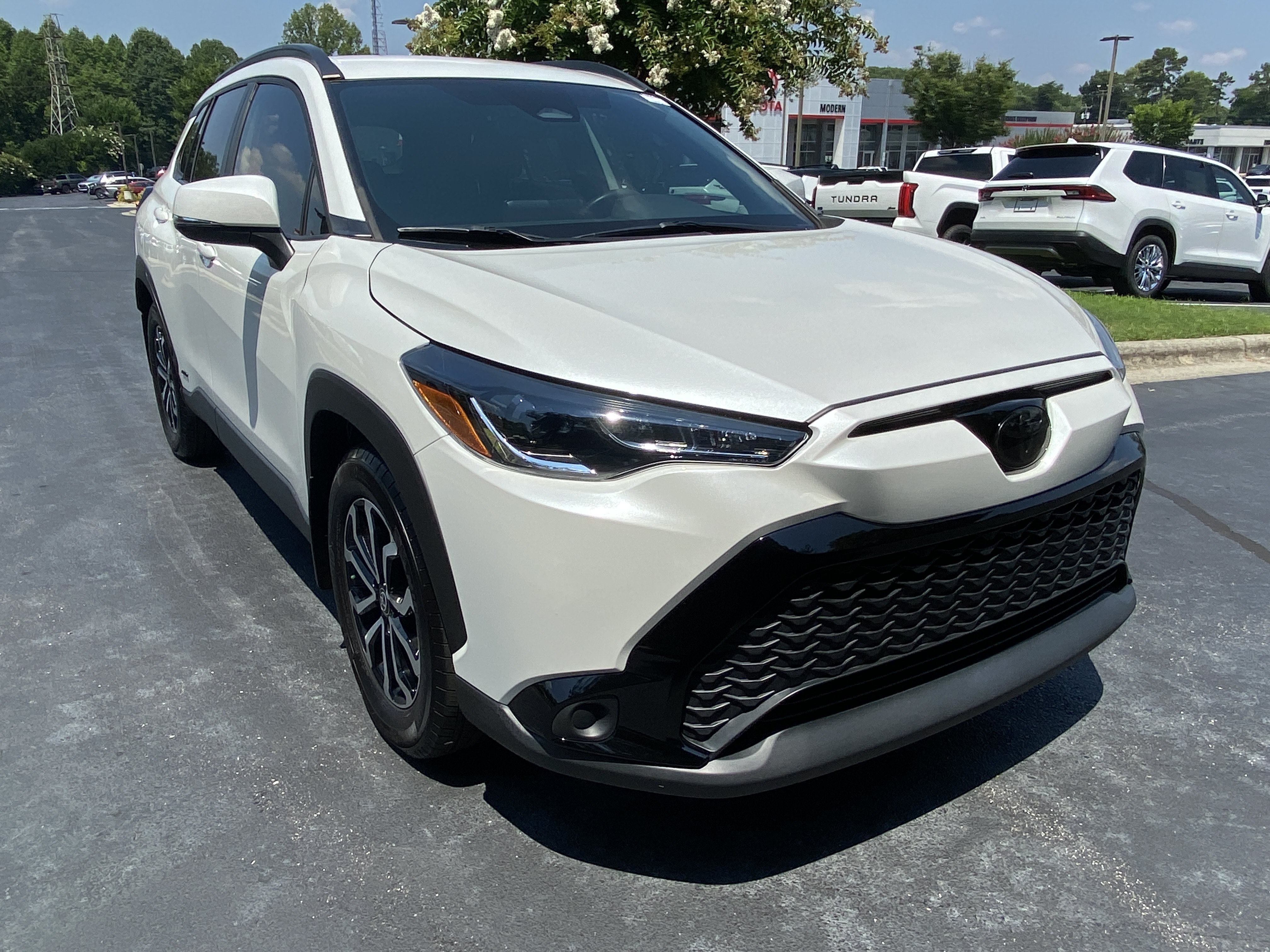 Used 2023 Wind Chill Pearl Toyota Hybrid SE image 3