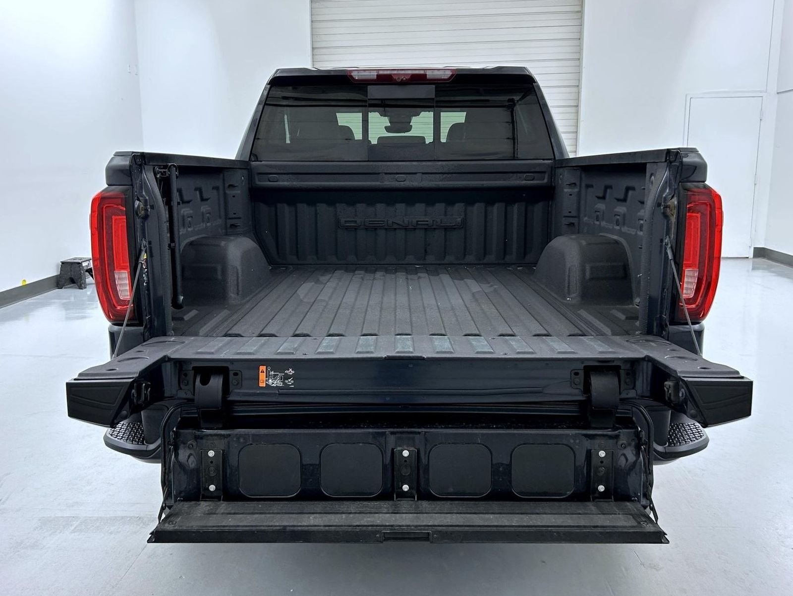 Used 2023 Silver GMC Denali image 23