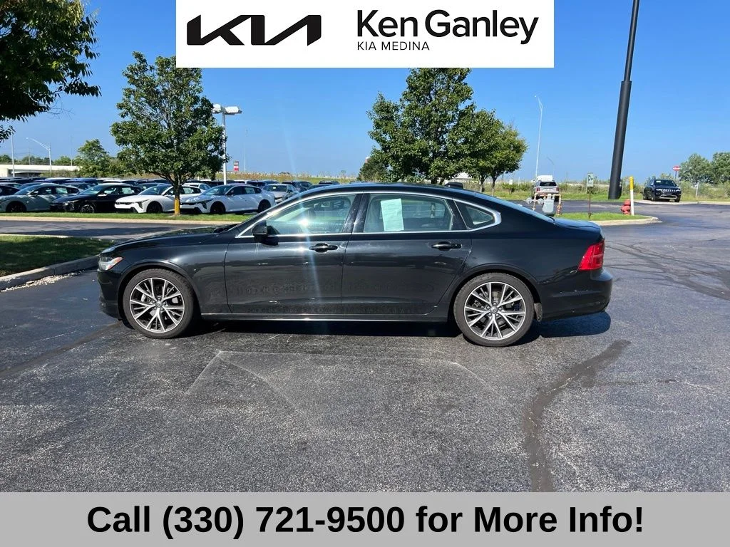 Used 2019 Black Volvo T5 Momentum image 8