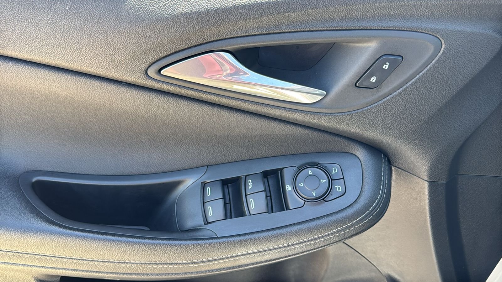 Used 2022 White Buick Preferred image 18