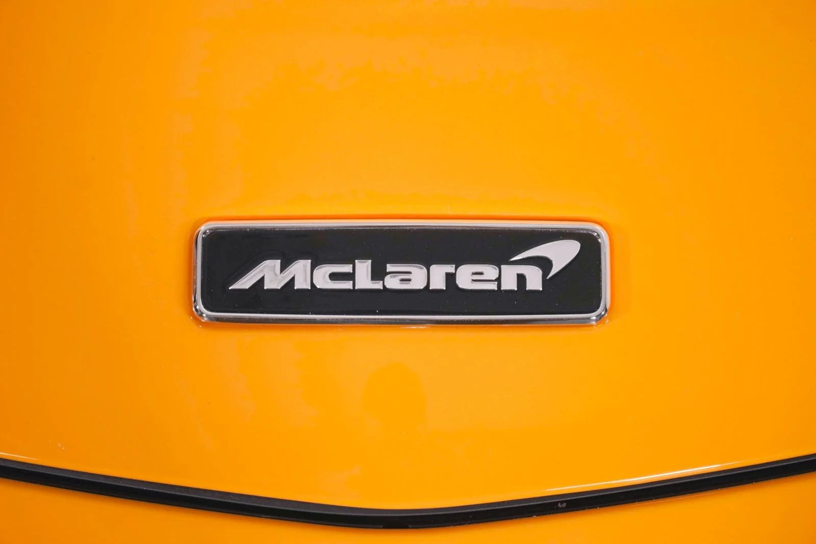 Certified Used 2025  McLaren  image 16