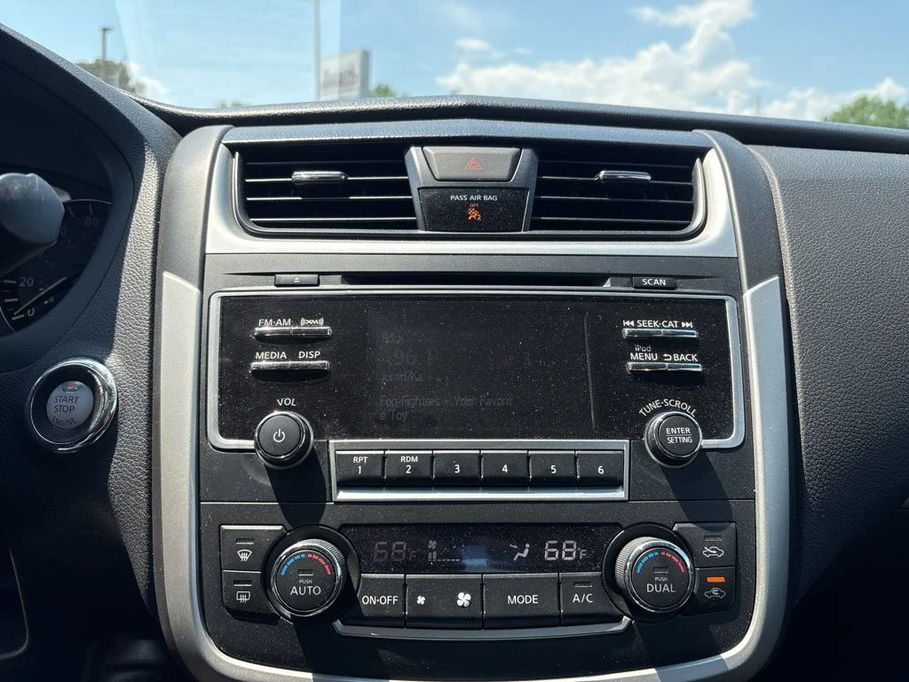 Used 2017 Silver Nissan 2.5 SV image 17