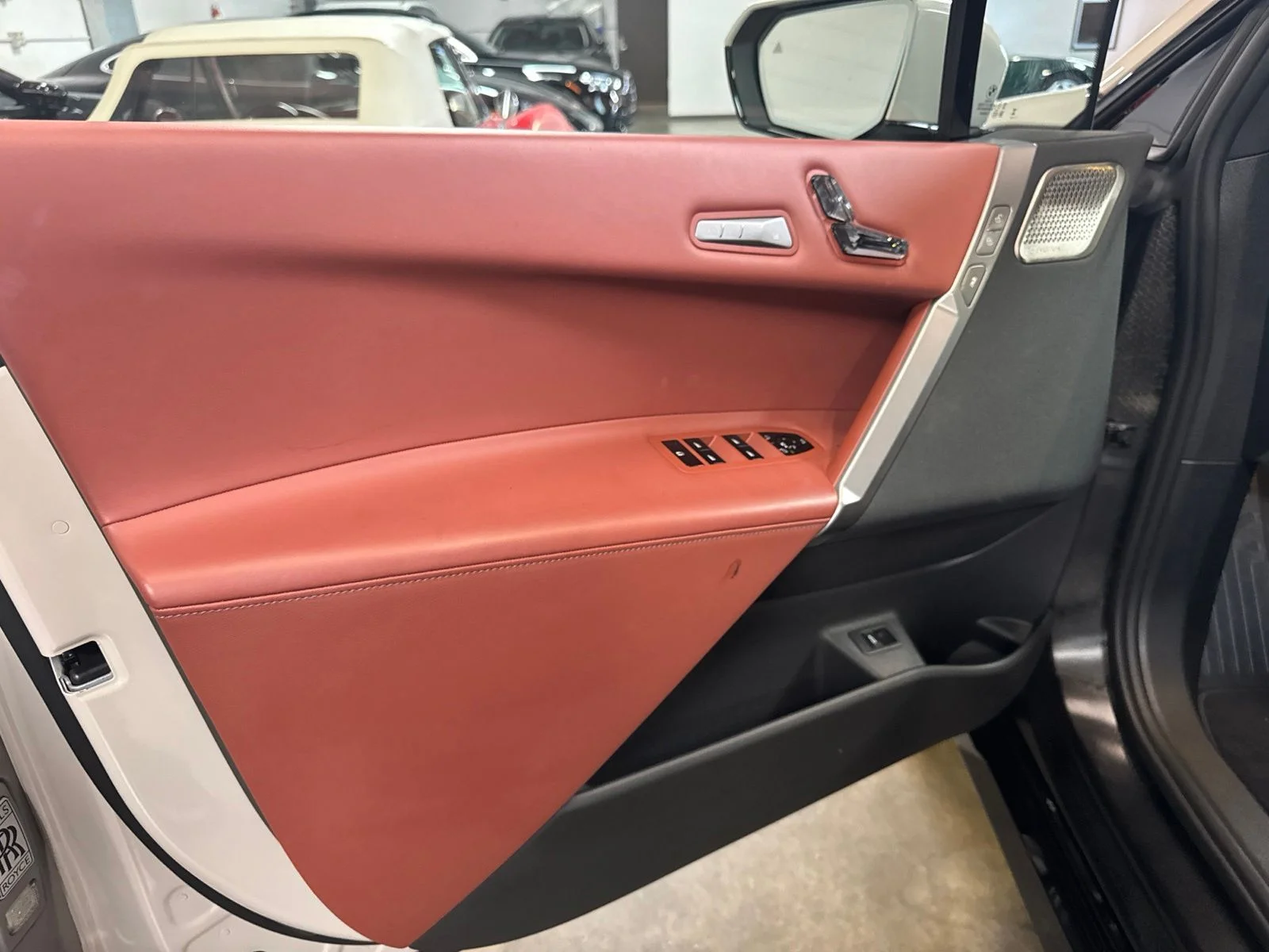 Used 2026 Beige BMW xDrive60 image 14
