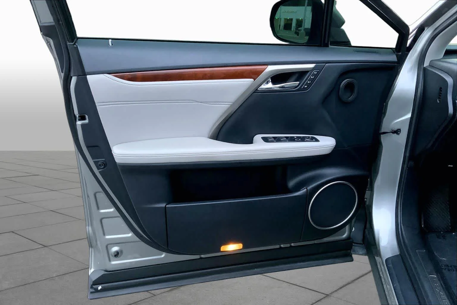 Used 2018 Atomic Silver Lexus  image 19