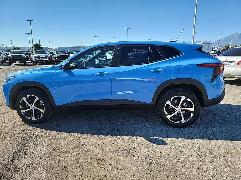 Used 2024 Blue Chevrolet 1RS image 9