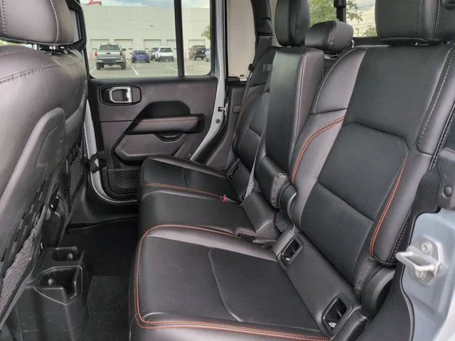 Used 2023 Silver Jeep Mojave image 14