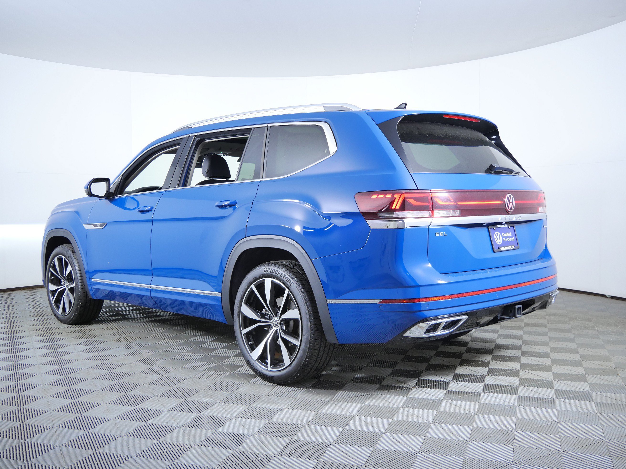 Used 2026 Mountain Lake Blue Metallic Volkswagen 2.0T SEL Premium R-Line image 5